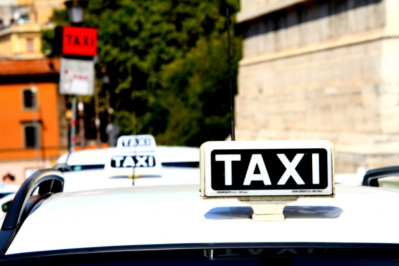 taxis-ST BLAISE-min_taxi_auto_rome_road_white-1051610